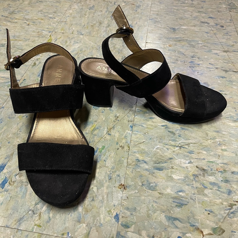 BLACK HEELS